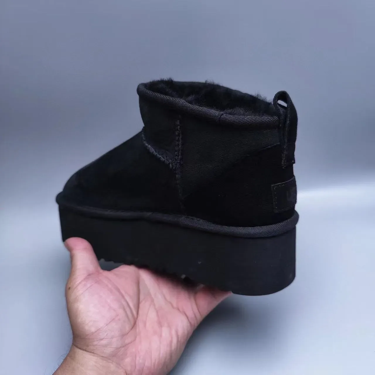 UGG काला प्लेटफॉर्म सोल शियरलिंग लाइनड कफ स्नो बूट 7