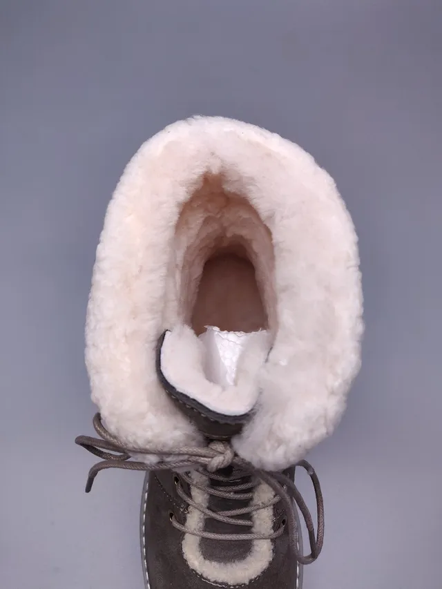UGG 棕米色麂皮鞋面 羊毛皮里 领口 踝靴 7