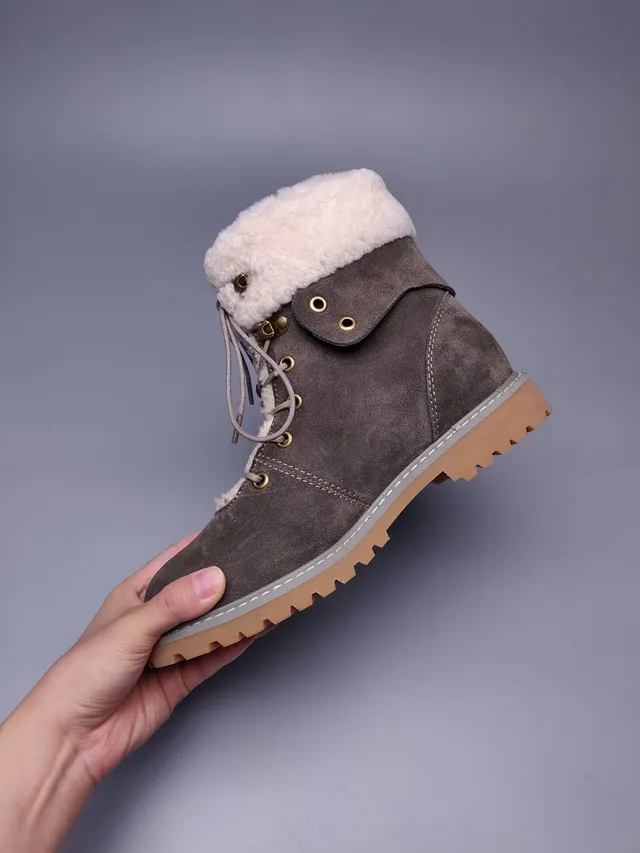 UGG 棕米色麂皮鞋面 羊毛皮里 领口 踝靴 8