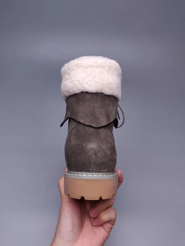 UGG 棕米色麂皮鞋面 羊毛皮里 领口 踝靴 10