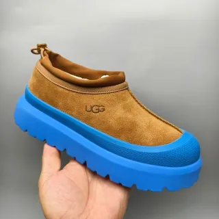 UGG ब्राउन ब्लू स्लिप-ऑन सूड अपर स्नो बूट