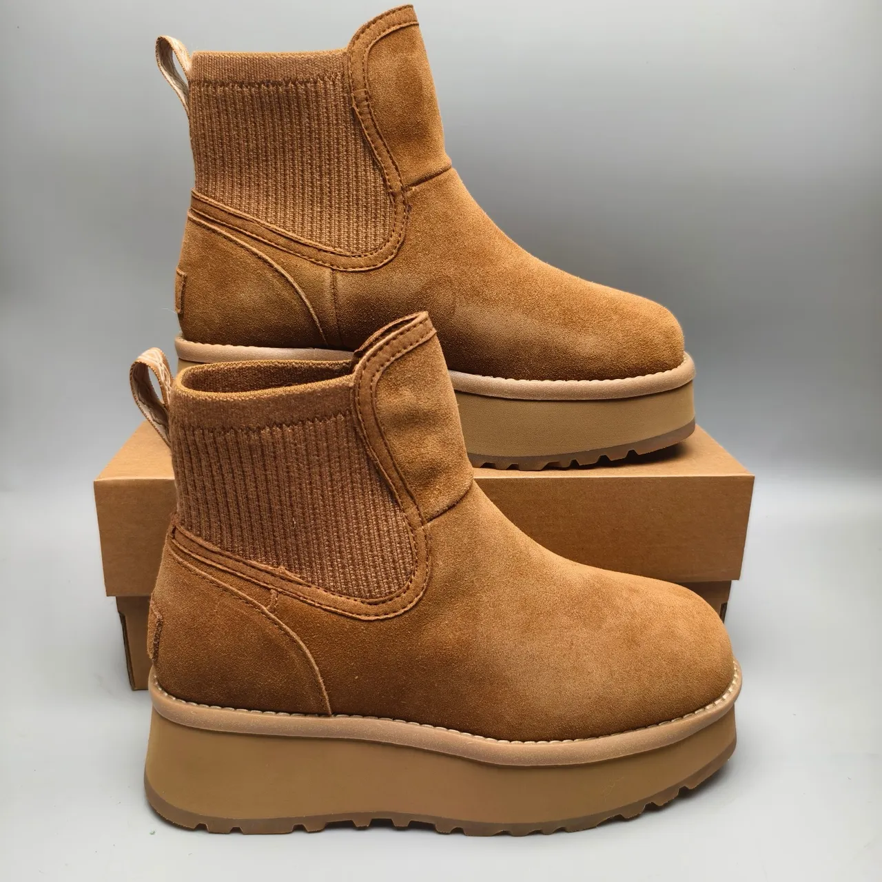 UGG 棕色麂皮鞋面 针织罗纹领 切尔西靴 5