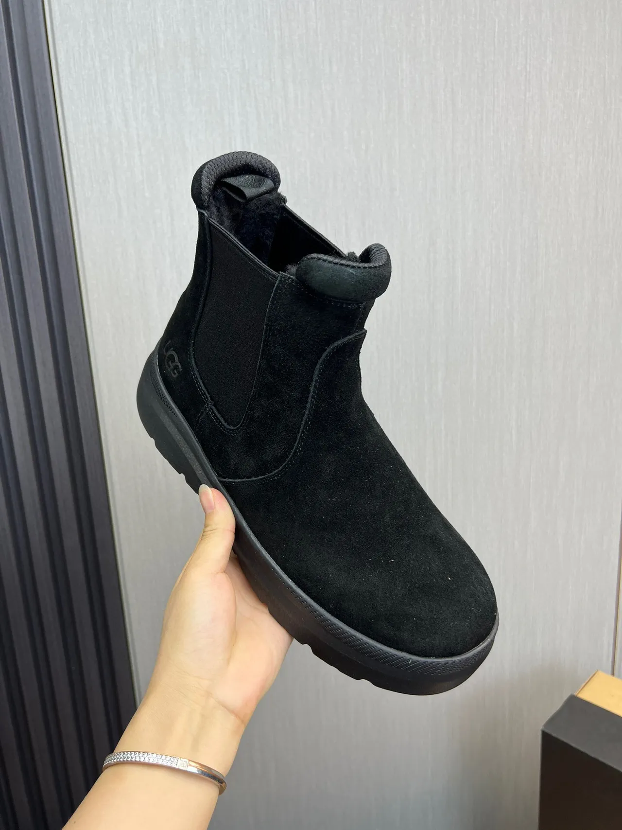 UGG Chelsea Boot Daim Noir Gussets Élastiques sur les Côtés Chelsea Boots 6