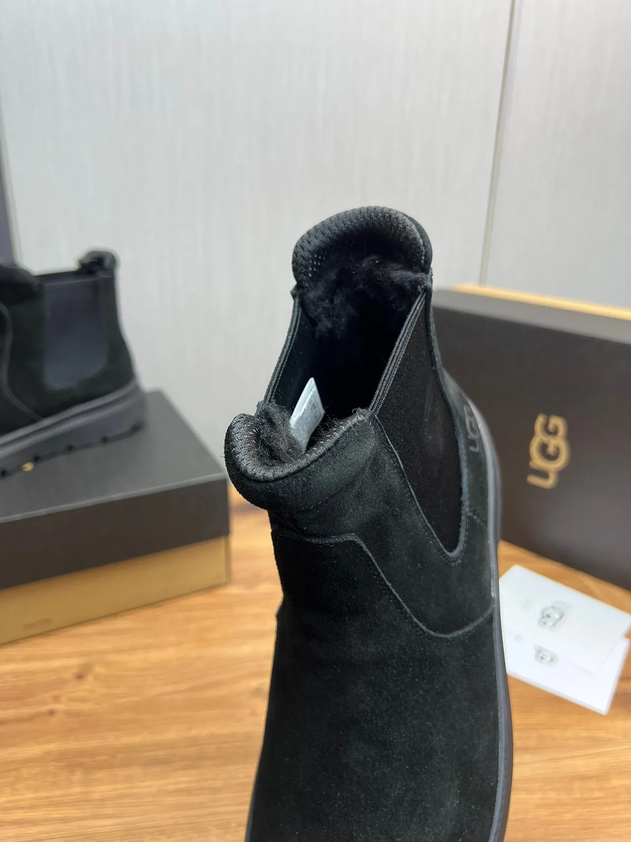 UGG Chelsea Boot Daim Noir Gussets Élastiques sur les Côtés Chelsea Boots 7