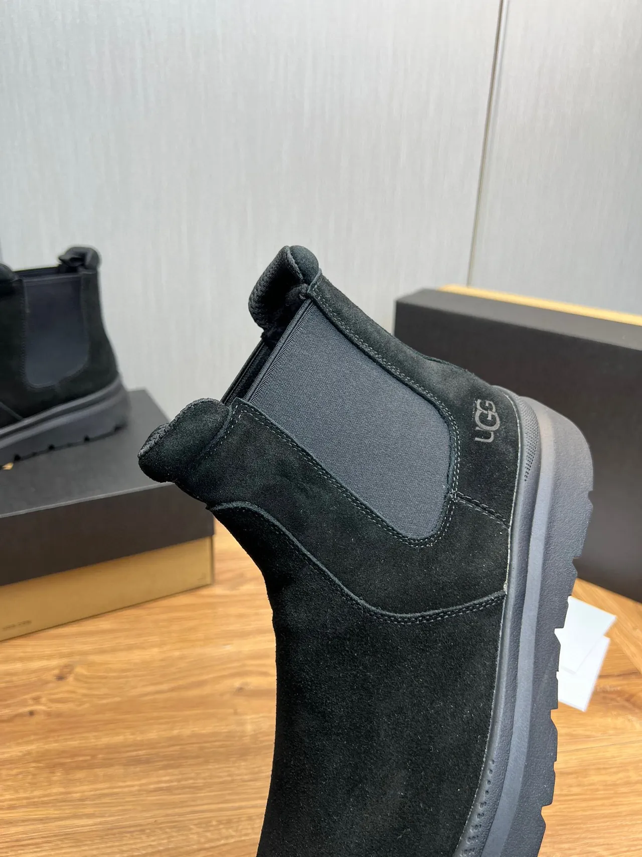 UGG Chelsea Boot Daim Noir Gussets Élastiques sur les Côtés Chelsea Boots 8