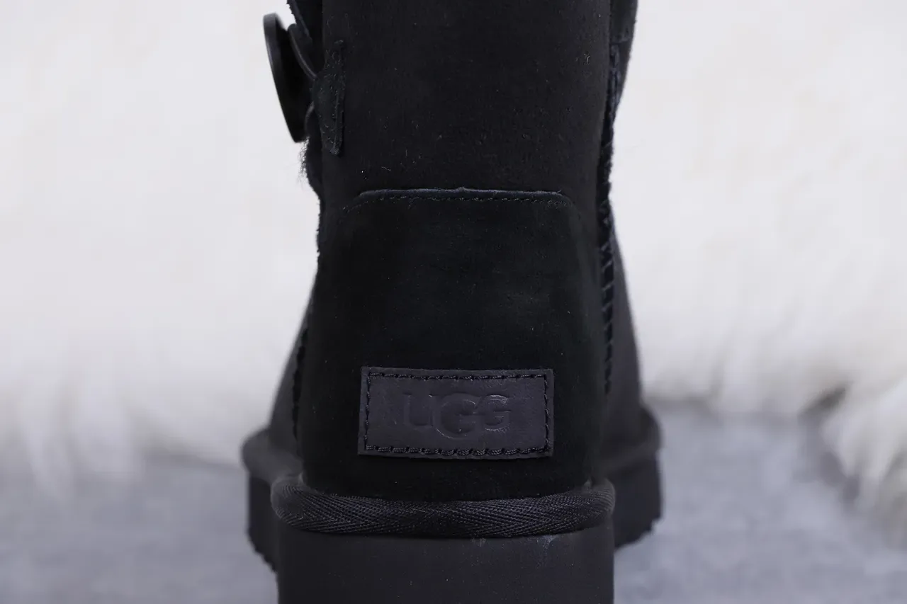 UGG Classic Mini काला शियरलिंग लाइनड स्नो बूट 5
