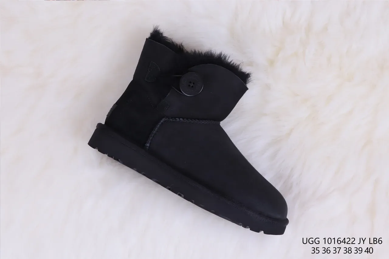 UGG Classic Mini काला शियरलिंग लाइनड स्नो बूट 6