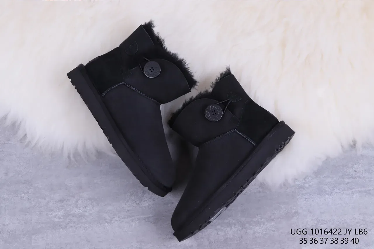 UGG Classic Mini काला शियरलिंग लाइनड स्नो बूट 7
