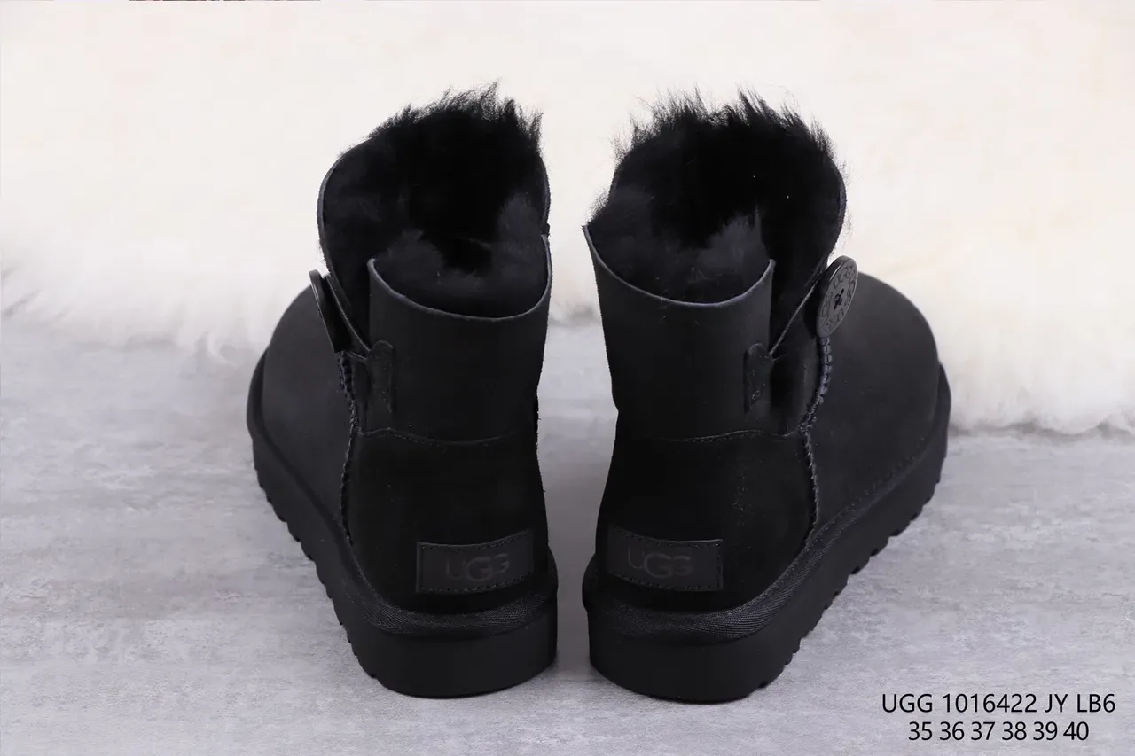 UGG Classic Mini काला शियरलिंग लाइनड स्नो बूट 8