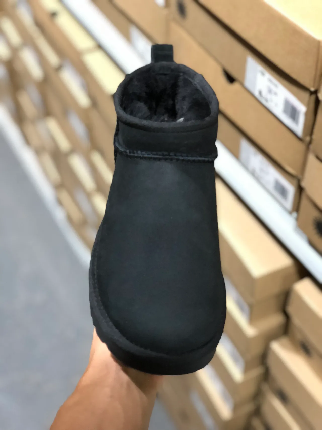 UGG Classic Mini Botas de Nieve Negras 5