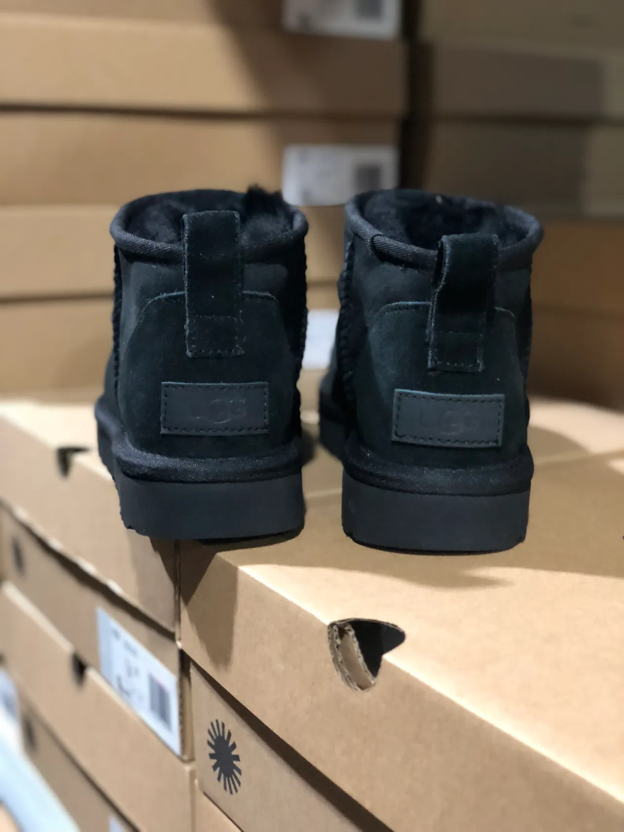 UGG Classic Mini Botas de Nieve Negras 8