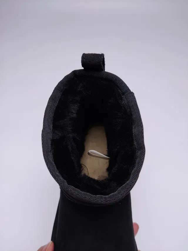 UGG Classic Mini काला सुड शियरलिंग लाइनड स्नो बूट 6