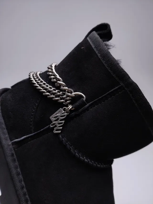 UGG Classic Mini काला सुड शियरलिंग लाइनड स्नो बूट 8