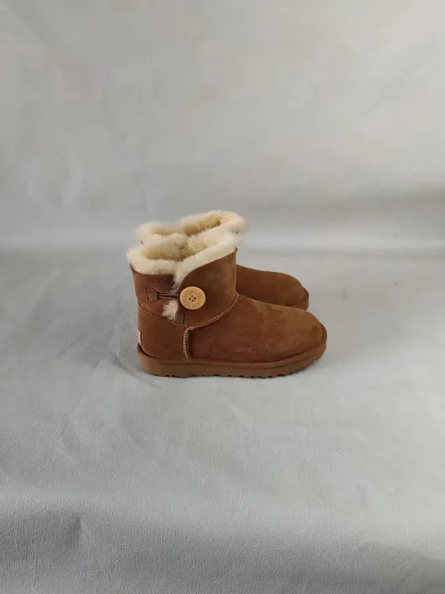 UGG Classic Mini Button Tan बर्फ जूते 2