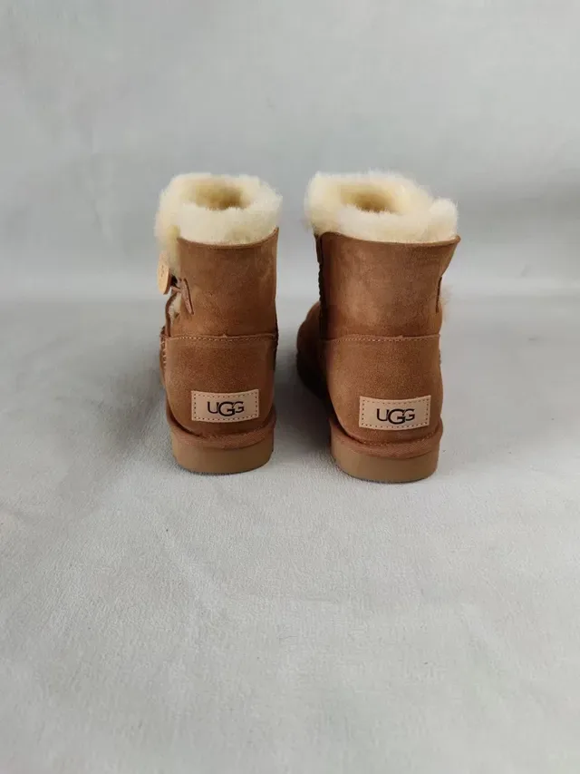 UGG Classic Mini Button Tan बर्फ जूते 4