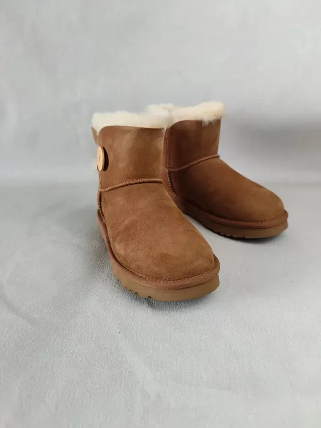 UGG Classic Mini Button Tan बर्फ जूते 5