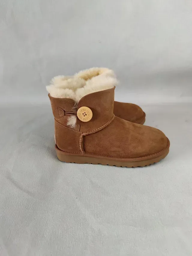 UGG Classic Mini Button Tan बर्फ जूते 8