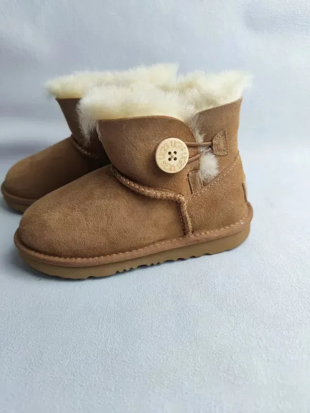UGG Classic Mini Button Tan बर्फ जूते 10