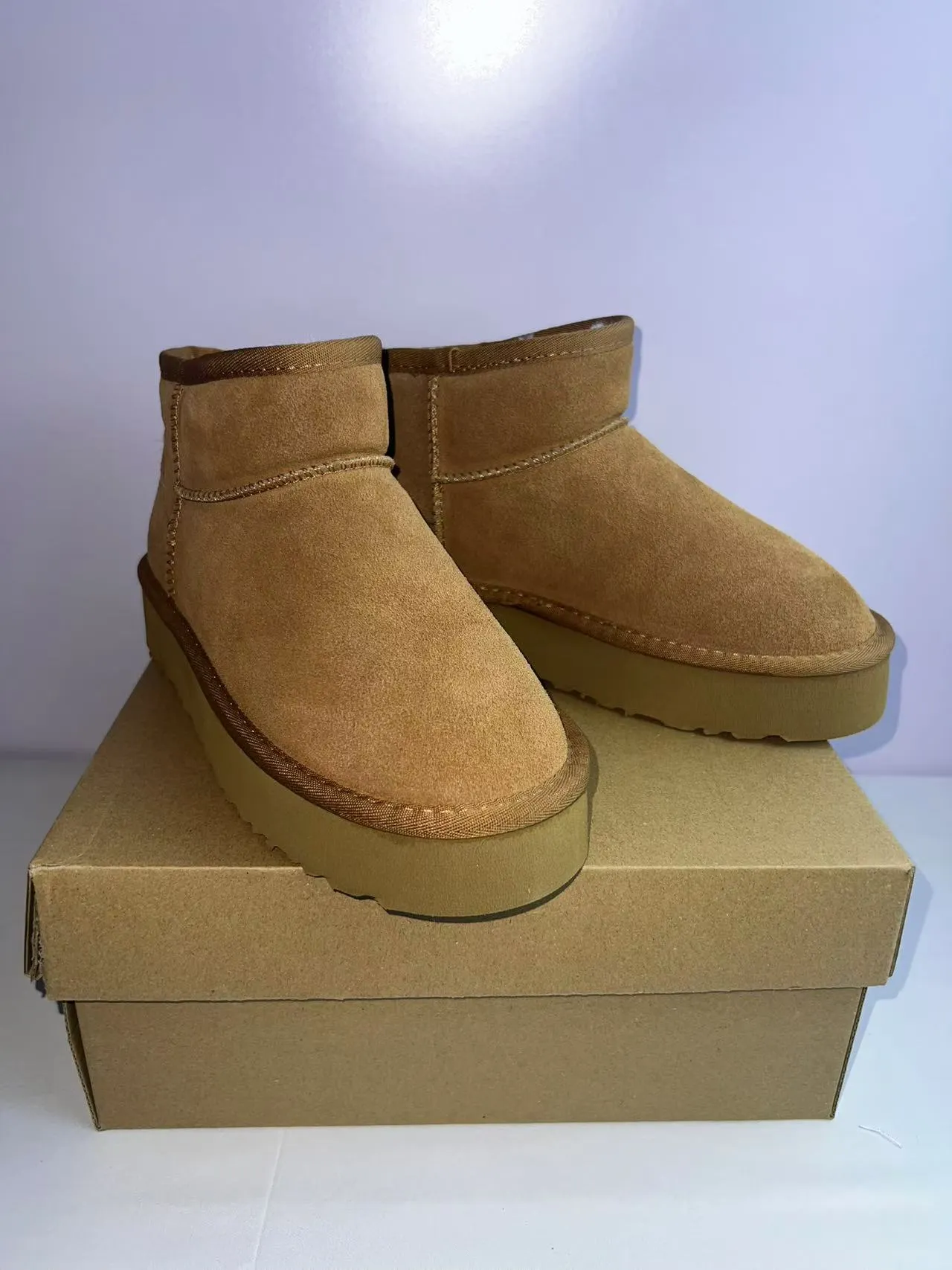 UGG क्लासिक मिनी टैन सुड शेयरलिंग लाइन प्लेटफॉर्म स्नो बूट्स 4