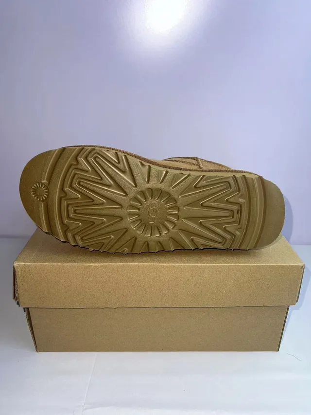 UGG क्लासिक मिनी टैन सुड शेयरलिंग लाइन प्लेटफॉर्म स्नो बूट्स 5