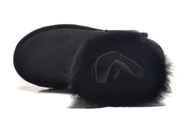 UGG Classic Short काली Shearling-Lined स्नो बूट 5