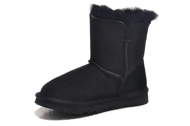 UGG Classic Short काली Shearling-Lined स्नो बूट 6