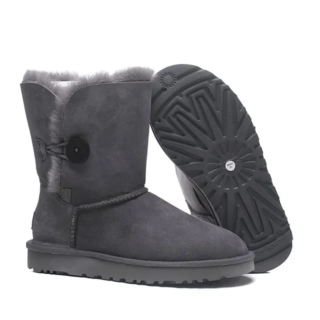 UGG Classic Short चारकोल ग्रे शियरलिंग लाइन्ड स्नो बूट 12
