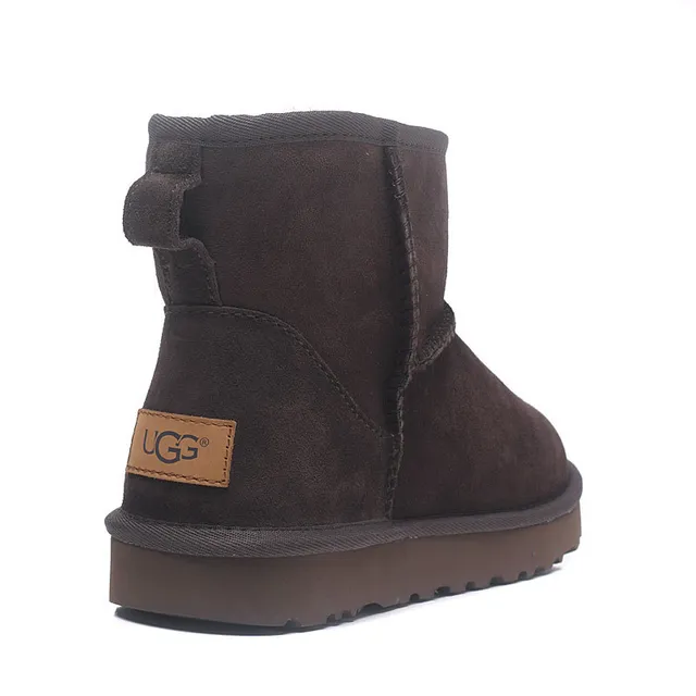 UGG Classic Short Bottes de Neige en Daim Marron Chocolat 5