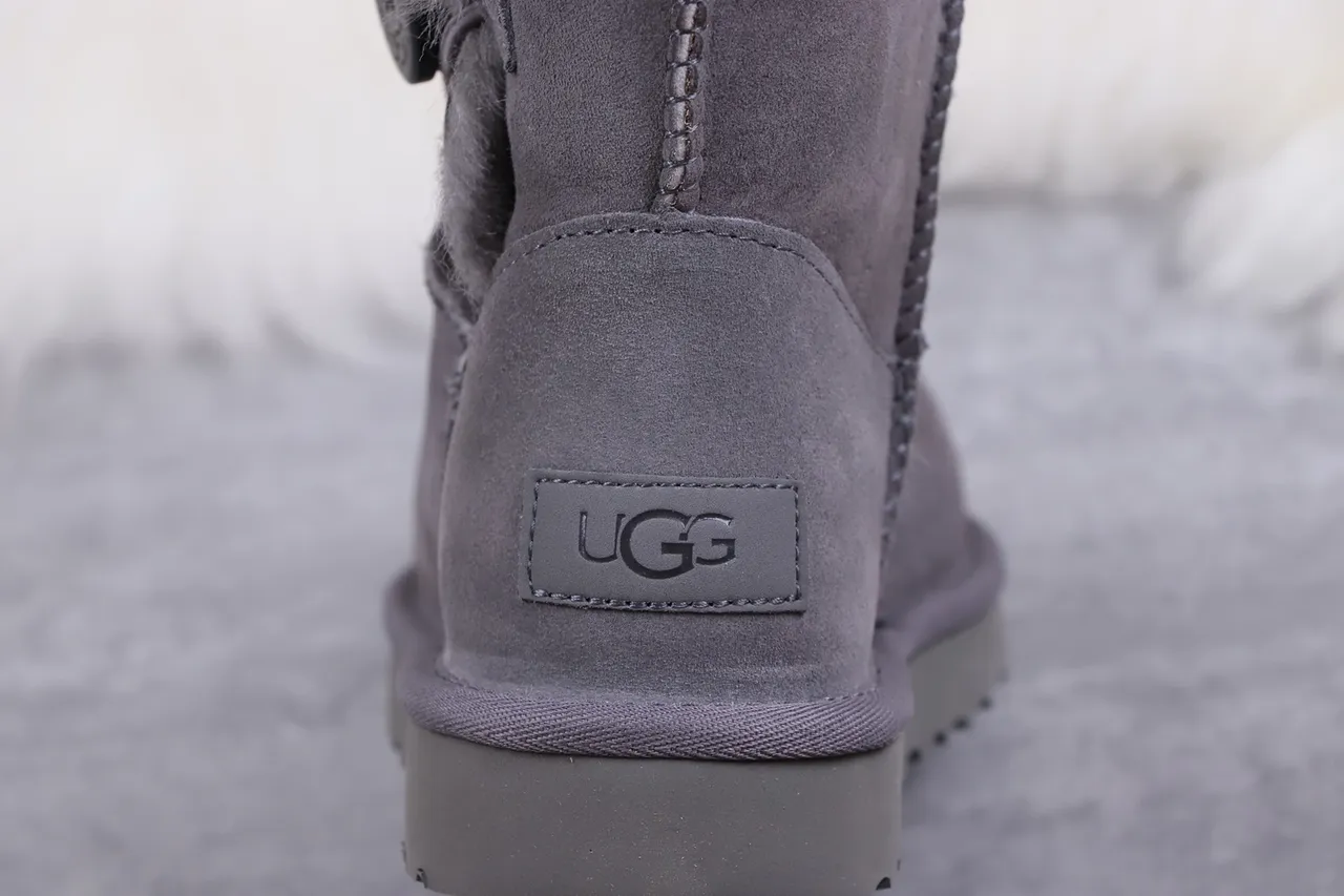 UGG Classic Tall 炭灰麂皮羊毛内里雪靴 5