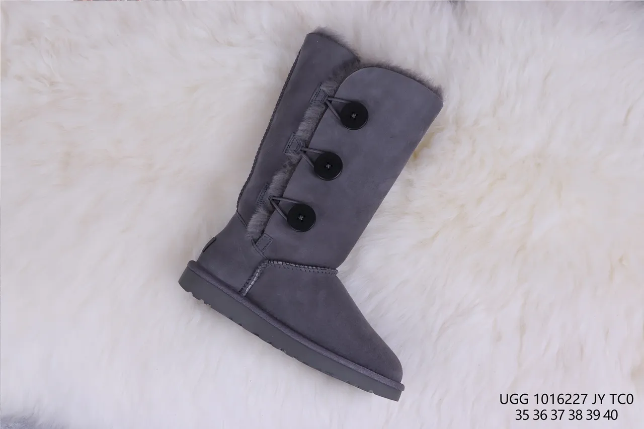 UGG Classic Tall 炭灰麂皮羊毛内里雪靴 6