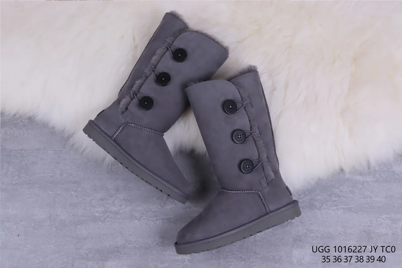 UGG Classic Tall 炭灰麂皮羊毛内里雪靴 7