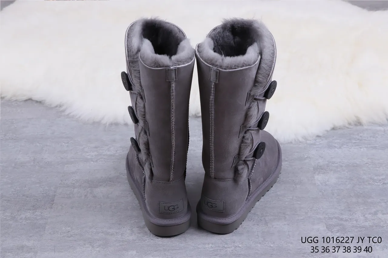 UGG Classic Tall 炭灰麂皮羊毛内里雪靴 8