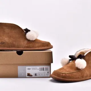 UGG Dakota 棕白麂皮鞋面羊毛衬里休闲鞋