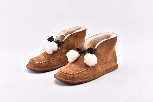 UGG Dakota بني أبيض سويد علوي مبطن بشيرلينج أحذية كاجوال 2