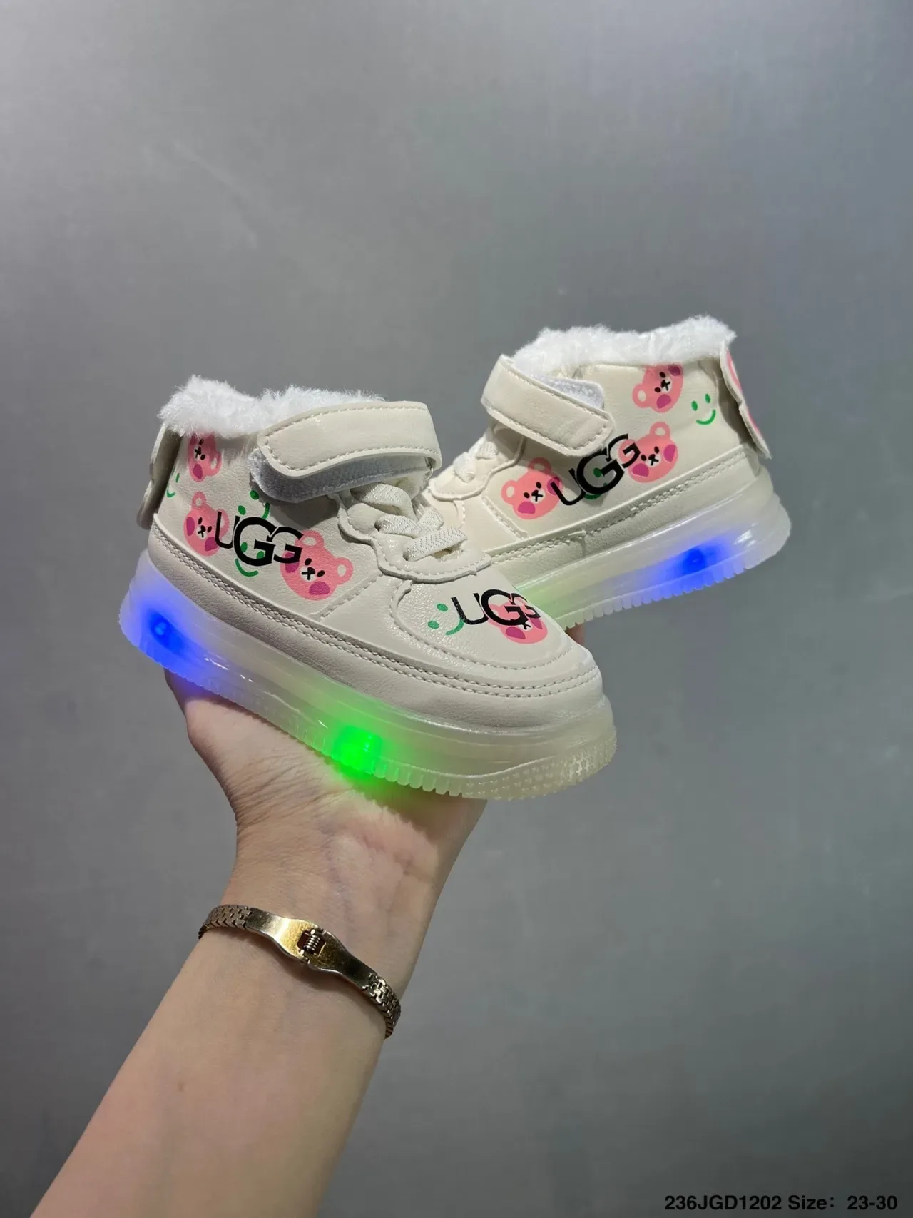 UGG Kids Tênis Lifestyle com Motivo de Urso Iluminável de Cano Alto 8