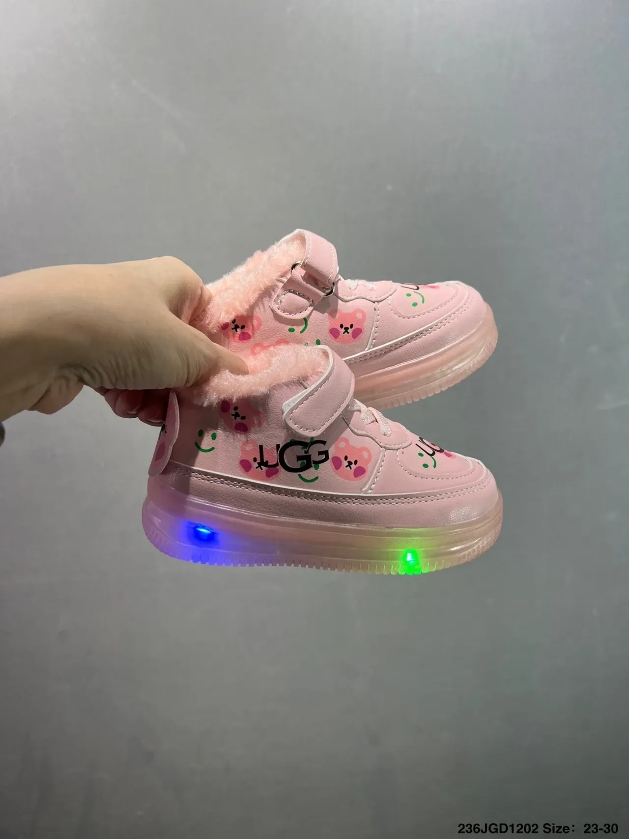 UGG Kids Tênis Lifestyle com Motivo de Urso Iluminável de Cano Alto 18