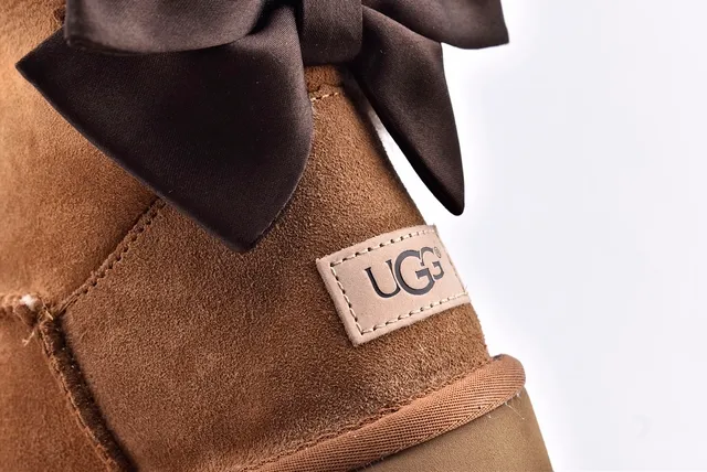 UGG Mini Bailey Bow 栗色雪靴 6