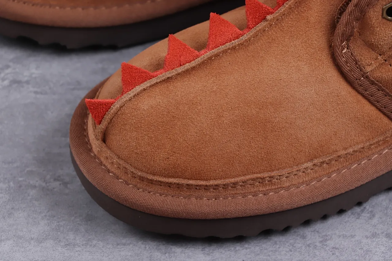 UGG 镶钉麂皮羊毛衬里雪靴 4