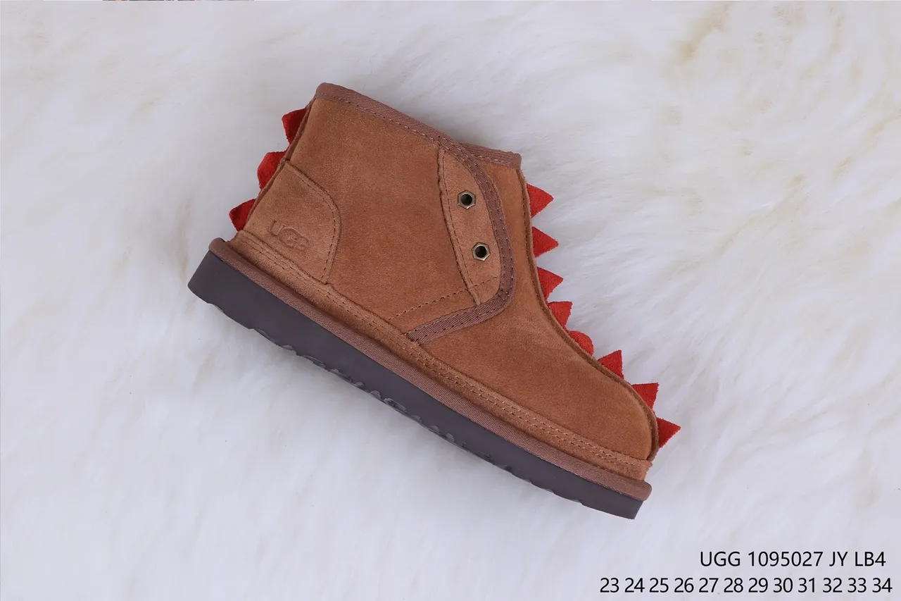 UGG 镶钉麂皮羊毛衬里雪靴 6