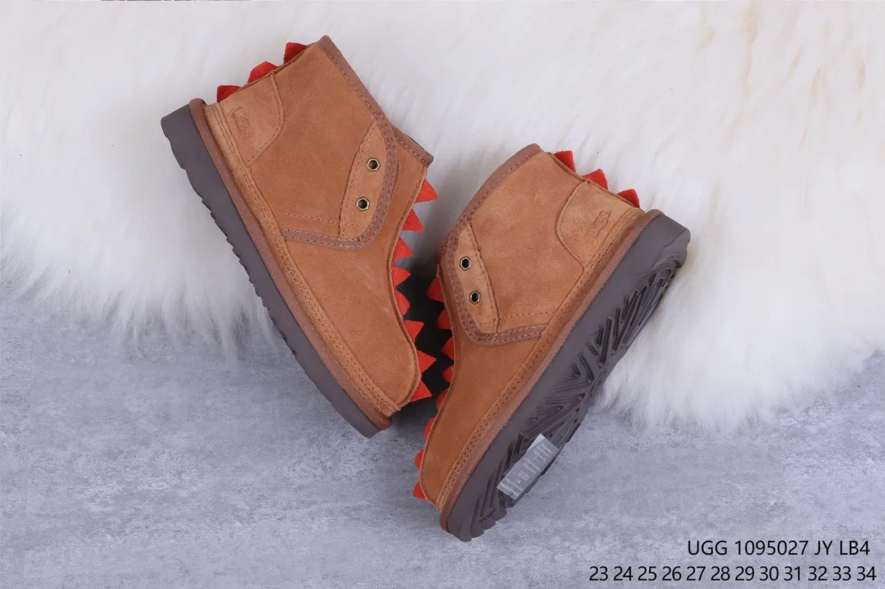 UGG 镶钉麂皮羊毛衬里雪靴 7