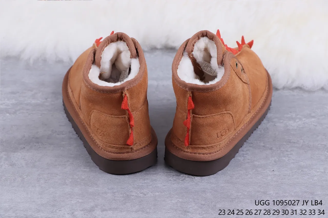 UGG 镶钉麂皮羊毛衬里雪靴 8