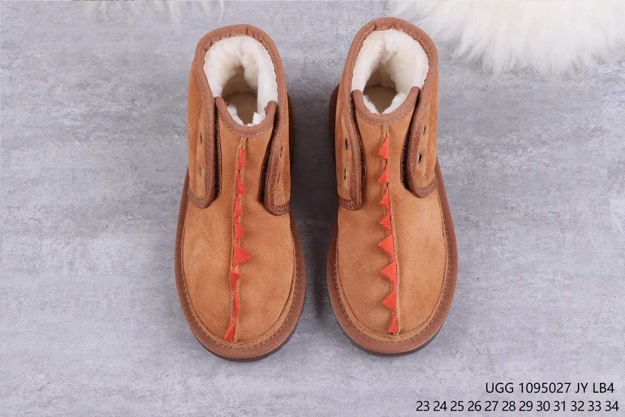 UGG 镶钉麂皮羊毛衬里雪靴 9
