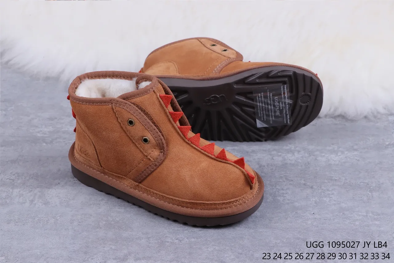 UGG 镶钉麂皮羊毛衬里雪靴 10