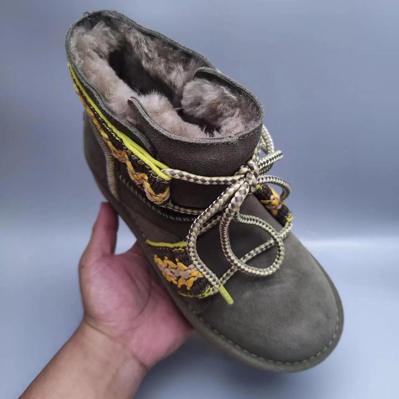 UGG Tasman স্নো বুট আর্মি গ্রিন হলুদ প্ল্যাটফর্ম সোল এমব্রয়ডারি বুনো স্ট্র্যাপস 5