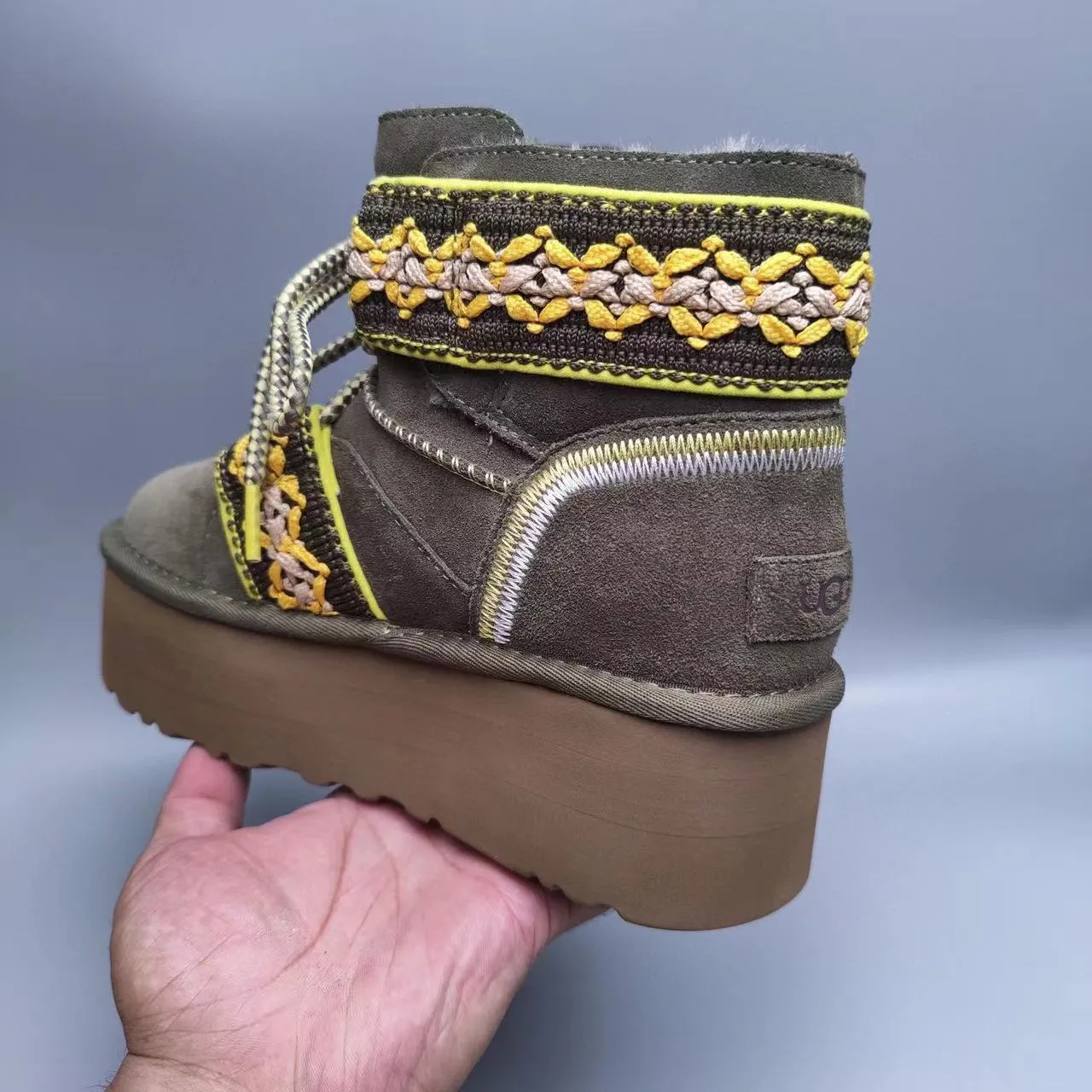 UGG Tasman স্নো বুট আর্মি গ্রিন হলুদ প্ল্যাটফর্ম সোল এমব্রয়ডারি বুনো স্ট্র্যাপস 7