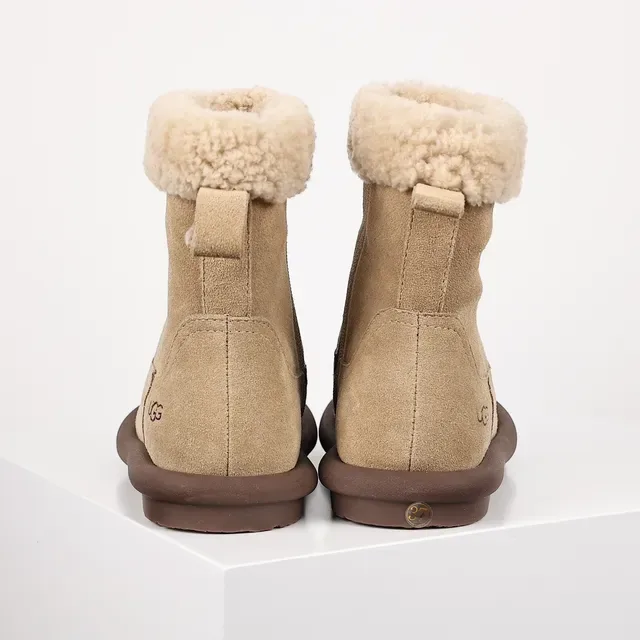 UGG Tasman Bottines de cheville daim beige avec revers en agneau 8