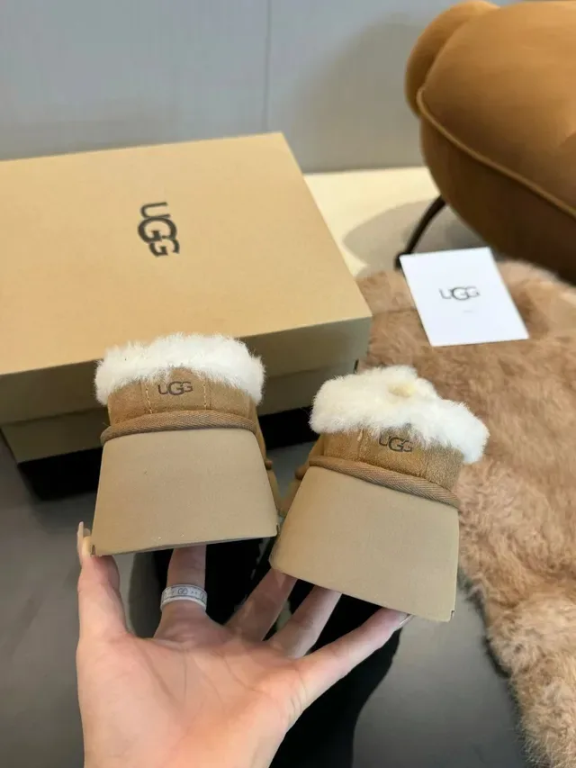 UGG Tasman Zapatos Casuales Beige Suela Plataforma Forro de Lana 8