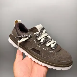 UGG Tasman 棕色麂皮生活方式运动鞋
