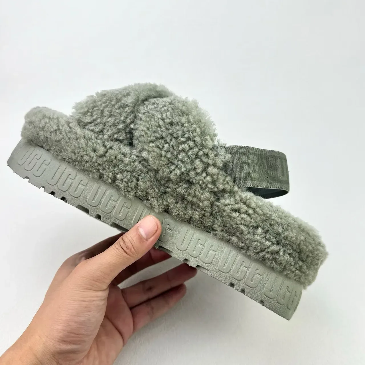 Chaussons UGG Tasman gris en shearling à plateforme 3