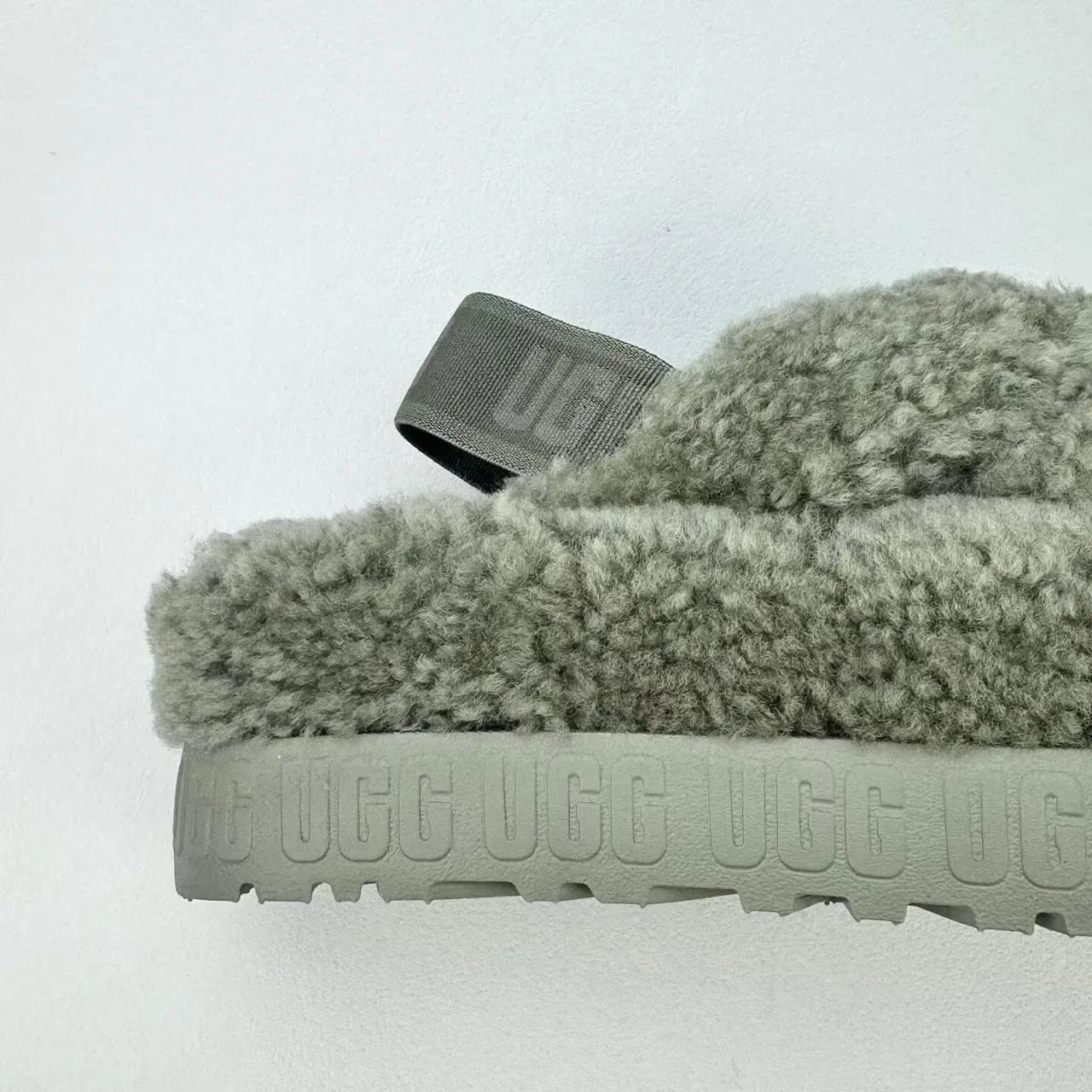 Chaussons UGG Tasman gris en shearling à plateforme 5